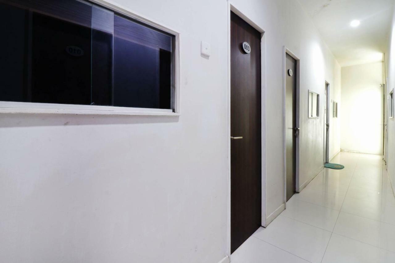 Westin Place Pekanbaru Bagian luar foto